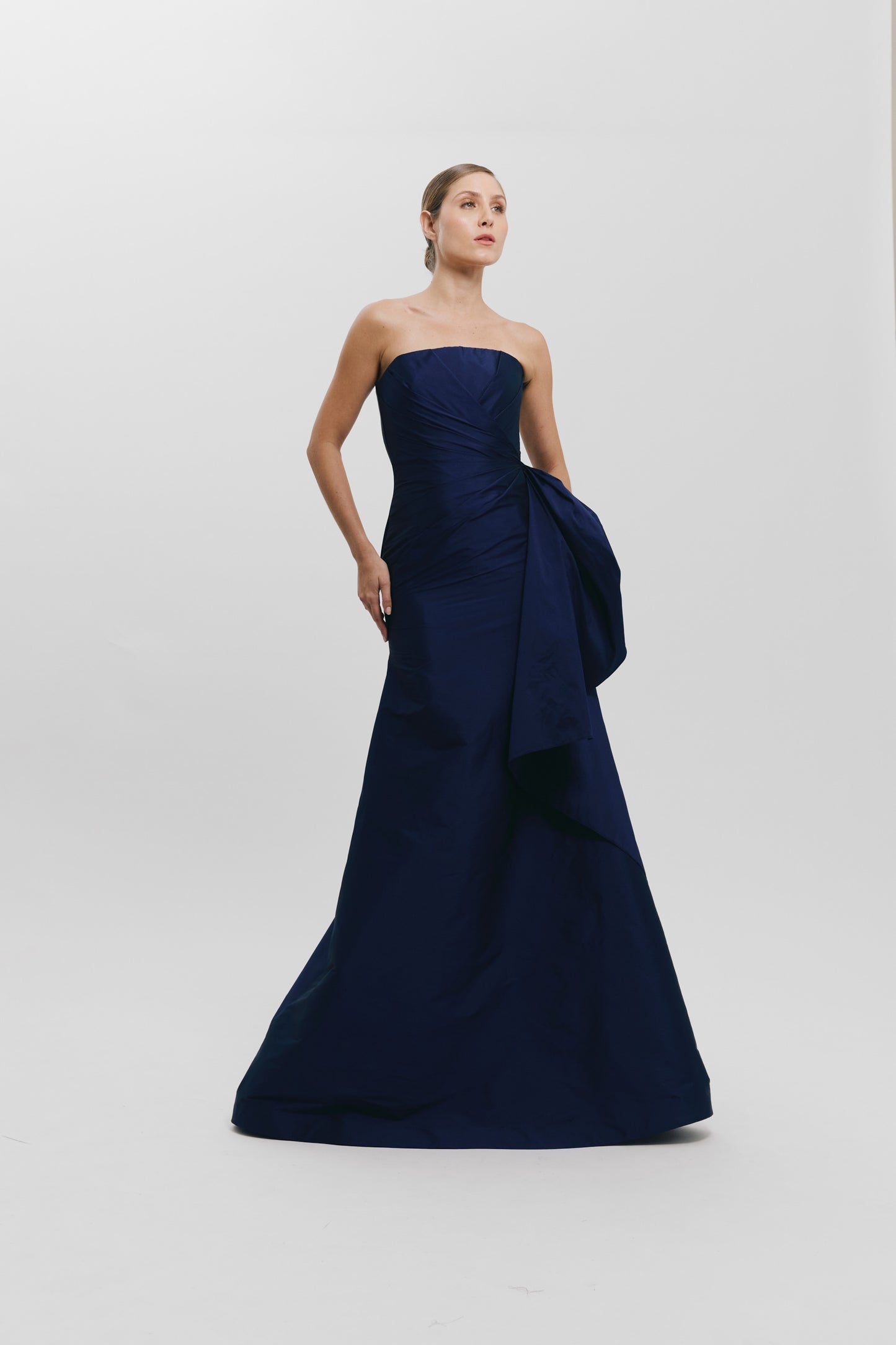 Vestido largo plisado con caída