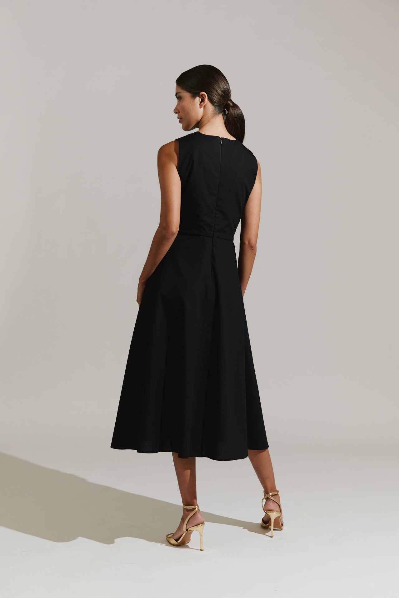 Vestido midi cuello redondo