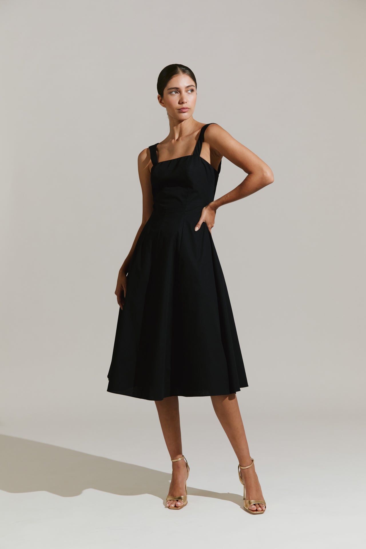 Vestido de tirantes gruesos