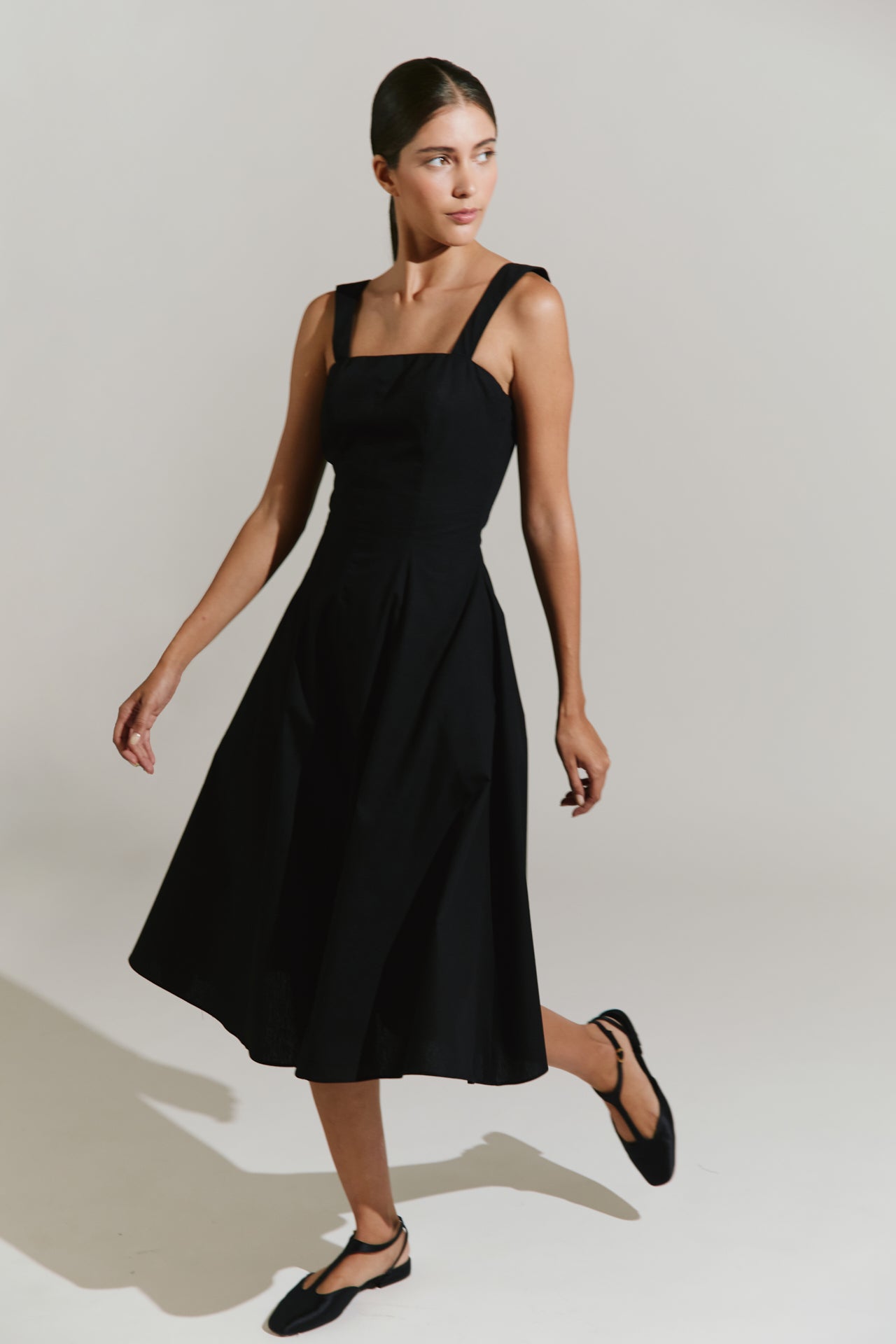Vestido de tirantes gruesos
