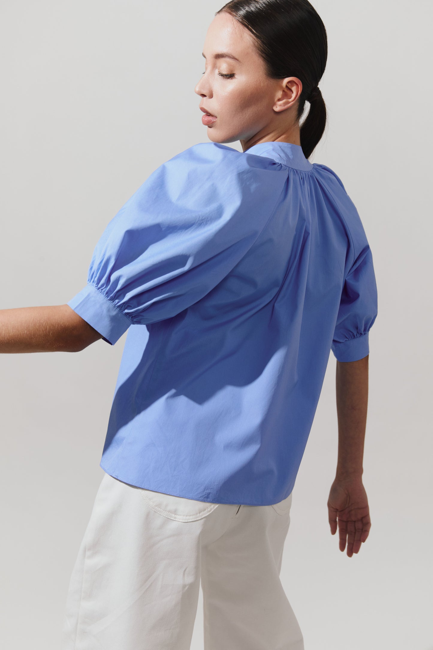 Blusa manga abullonada con cuello mao