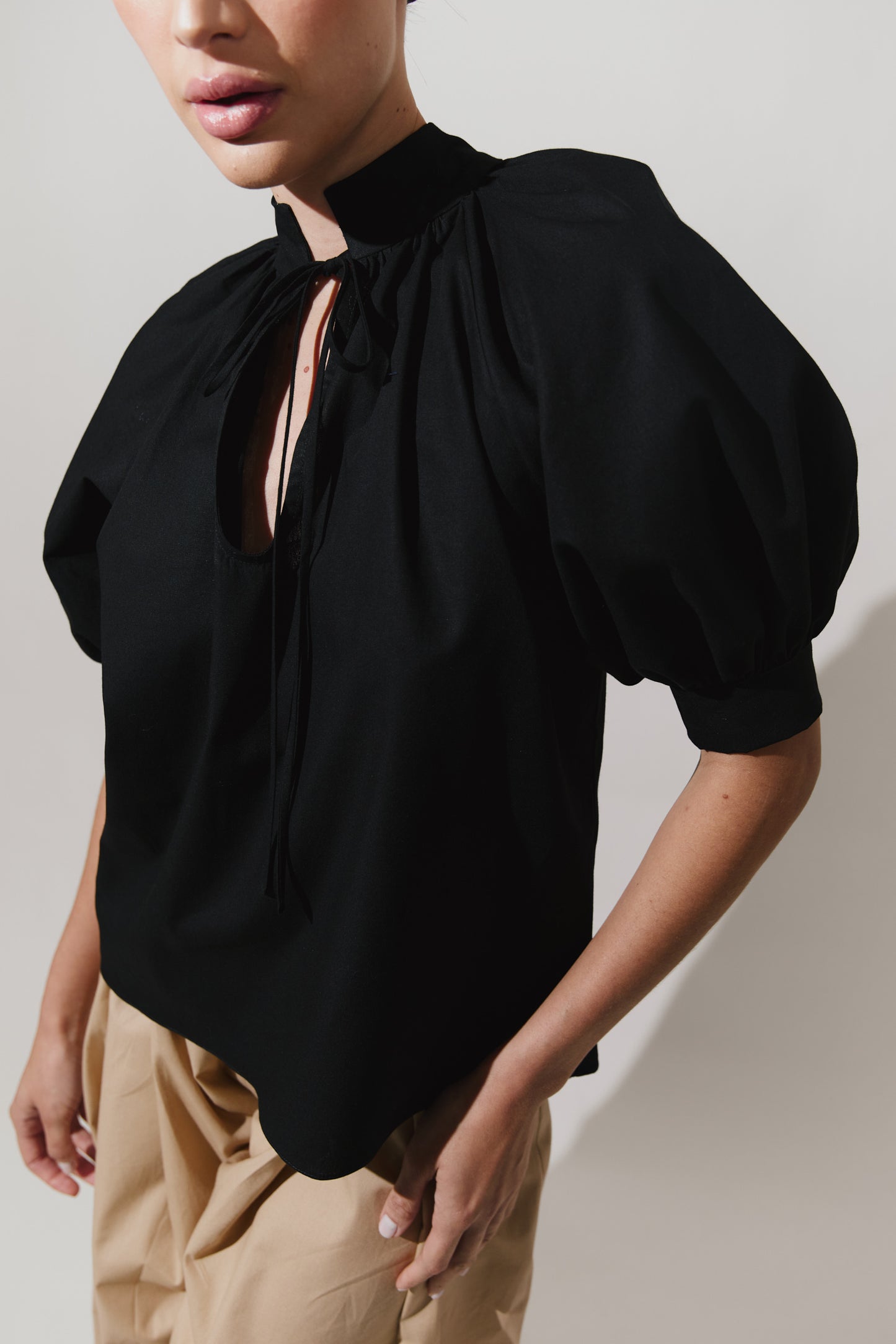 Blusa manga abullonada con cuello mao