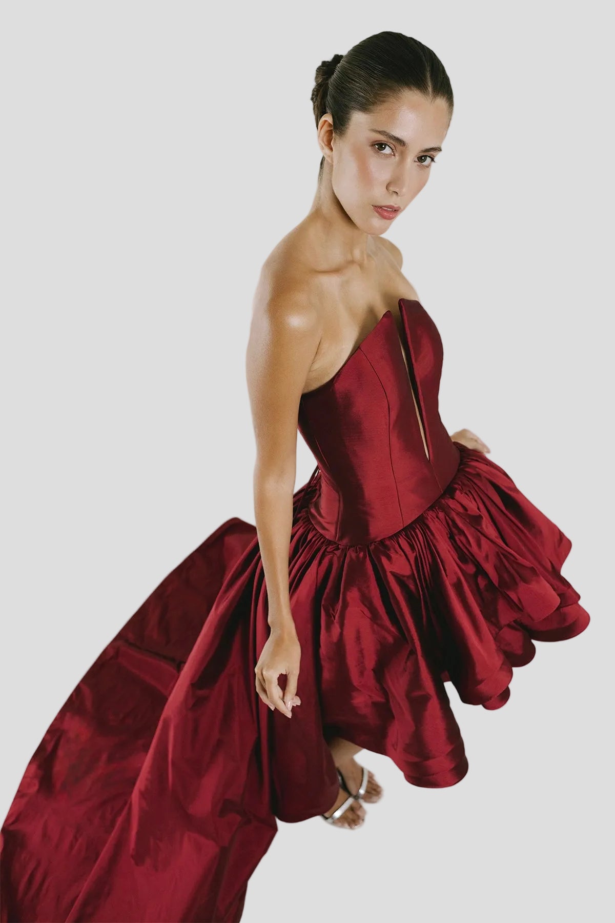Vestido asimétrico con escote en V