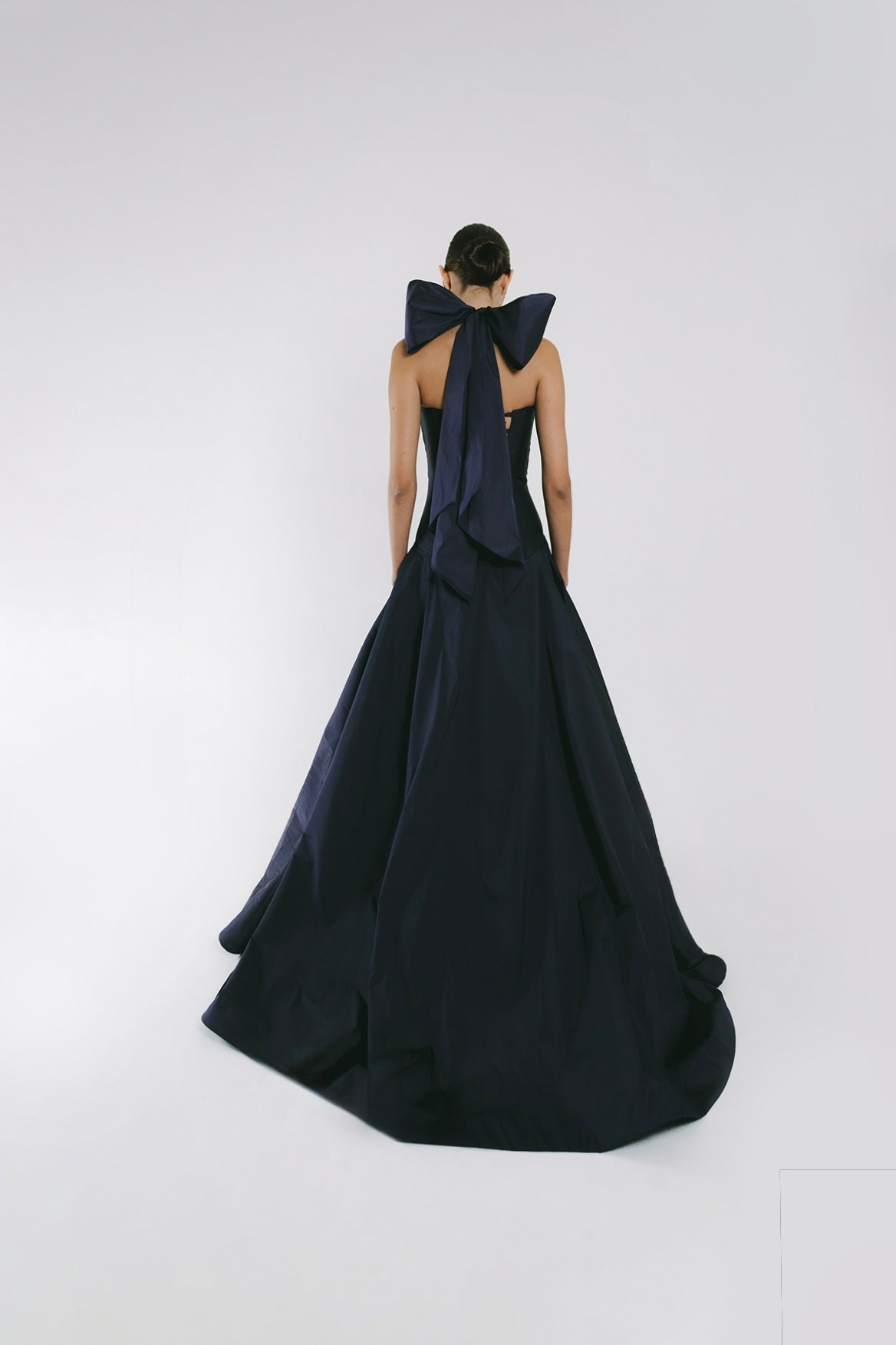 Vestido halter con maxi lazo