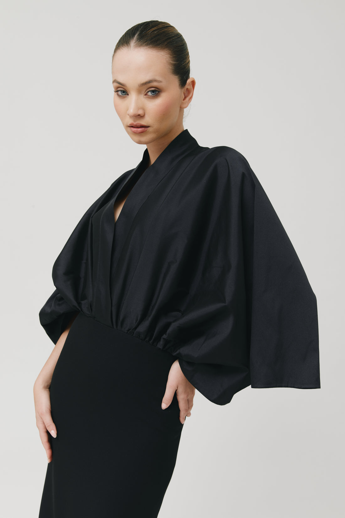 Vestido con mangas amplias