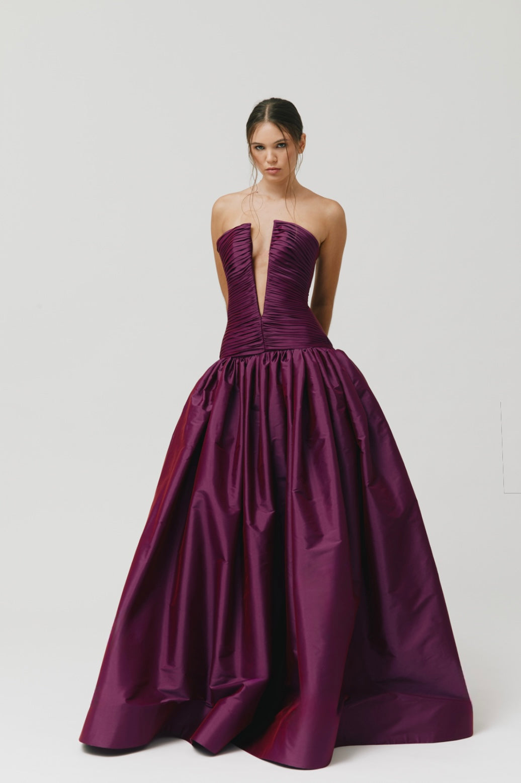 Vestido drapeado con escote V