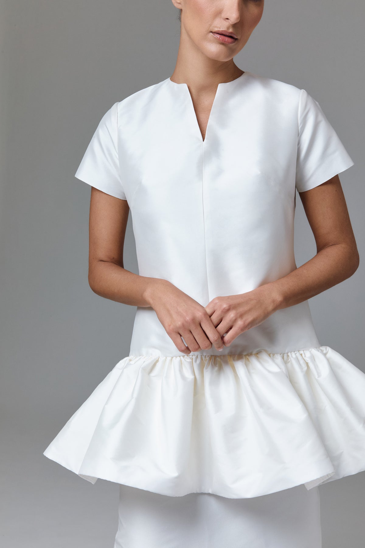 Top largo con mangas cortas y peplum