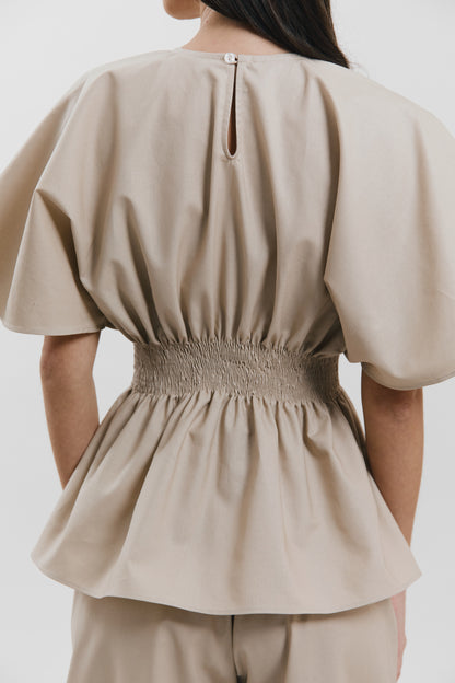 Top con detalle nido de abeja