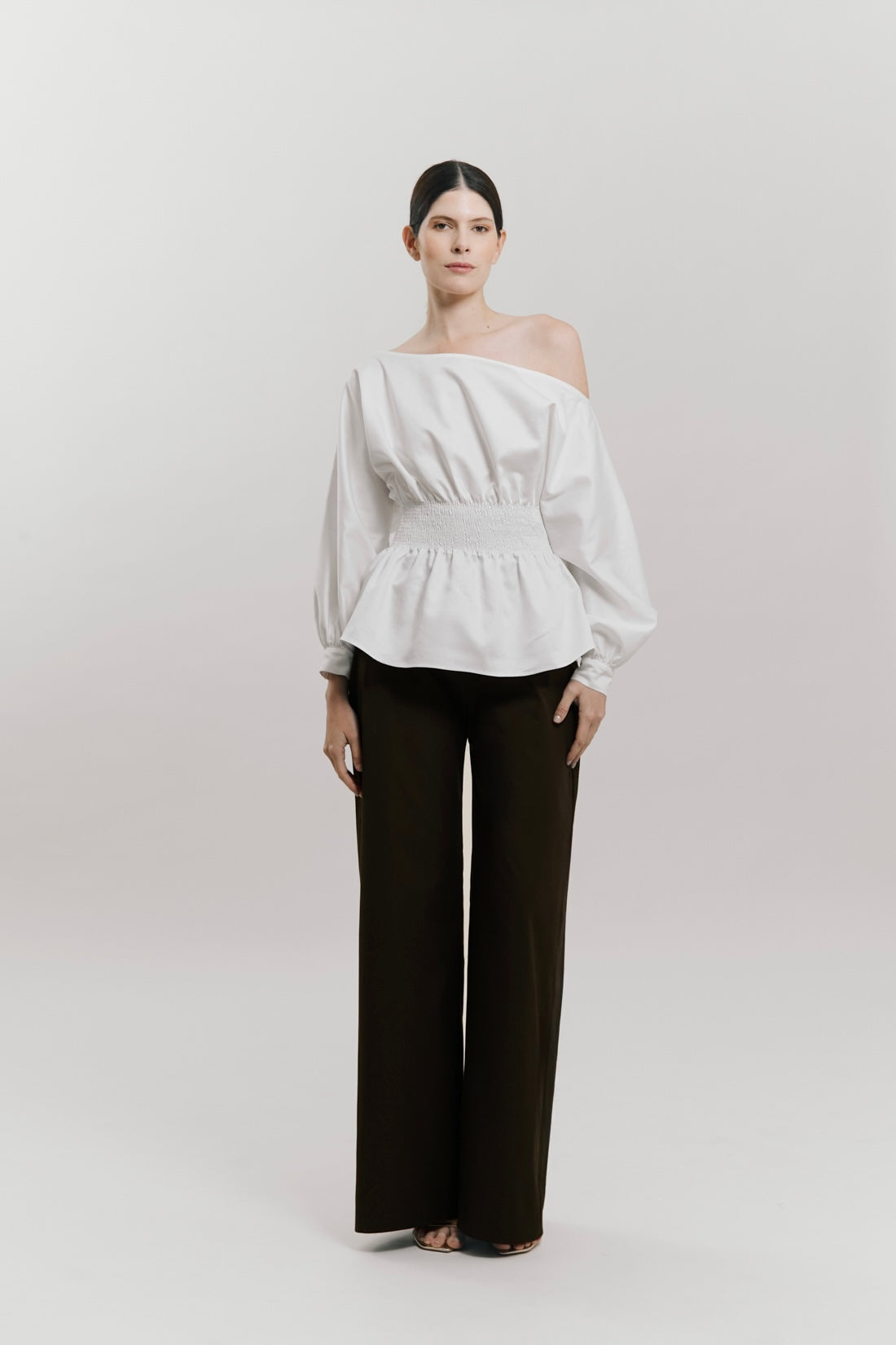 Blusa manga larga con detalle nido de abeja