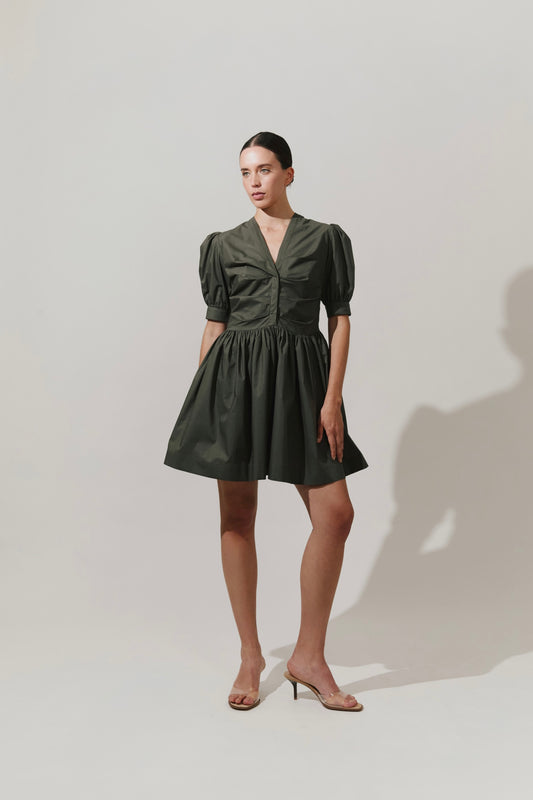 Vestido corto con pliegues