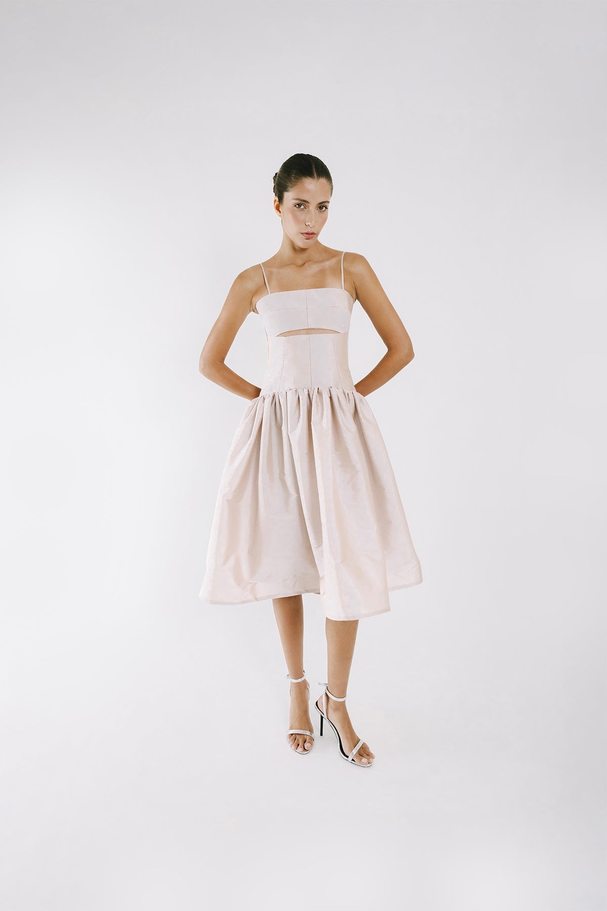 Vestido midi con cut out