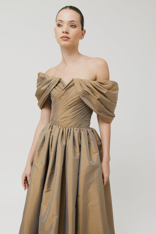 Vestido off the shpulder con falda fruncida