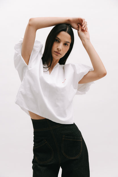 Blusa de mangas abullonadas y cuello en V