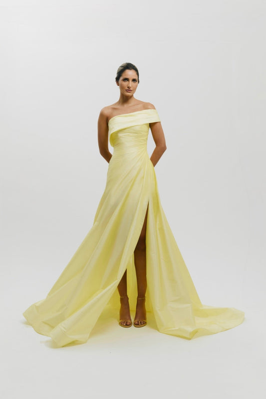 Vestido drapeado de un solo hombro